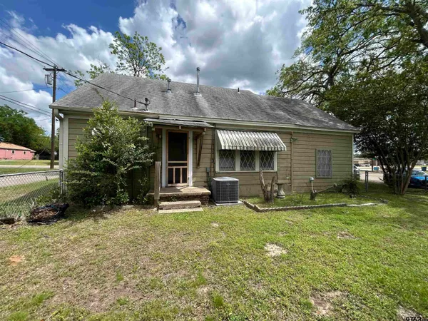 $995 | 402 South Main Street, Quitman, TX 75783