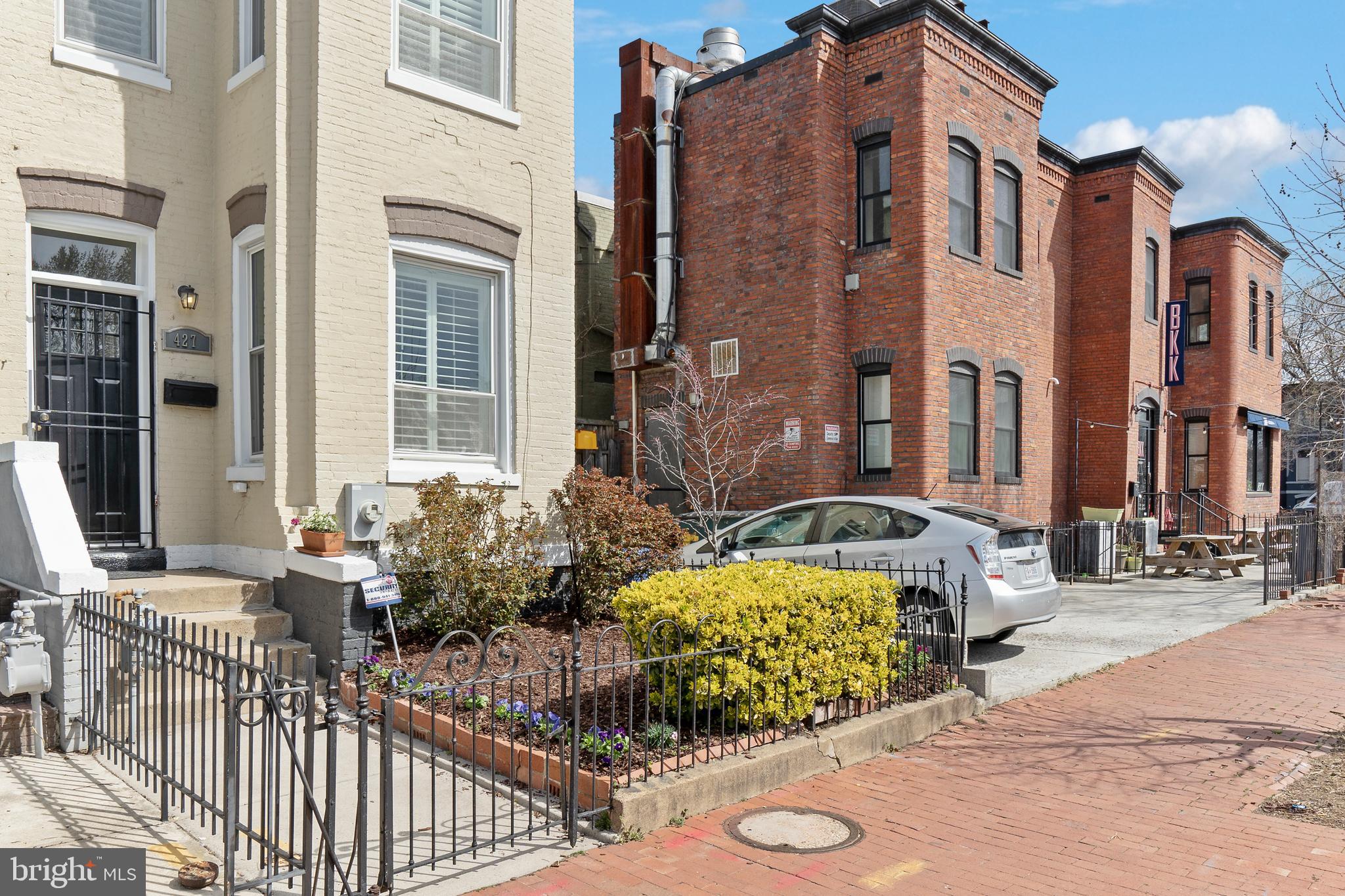 427 R Street Northwest Washington, DC 20001 - Photo 3 of 39