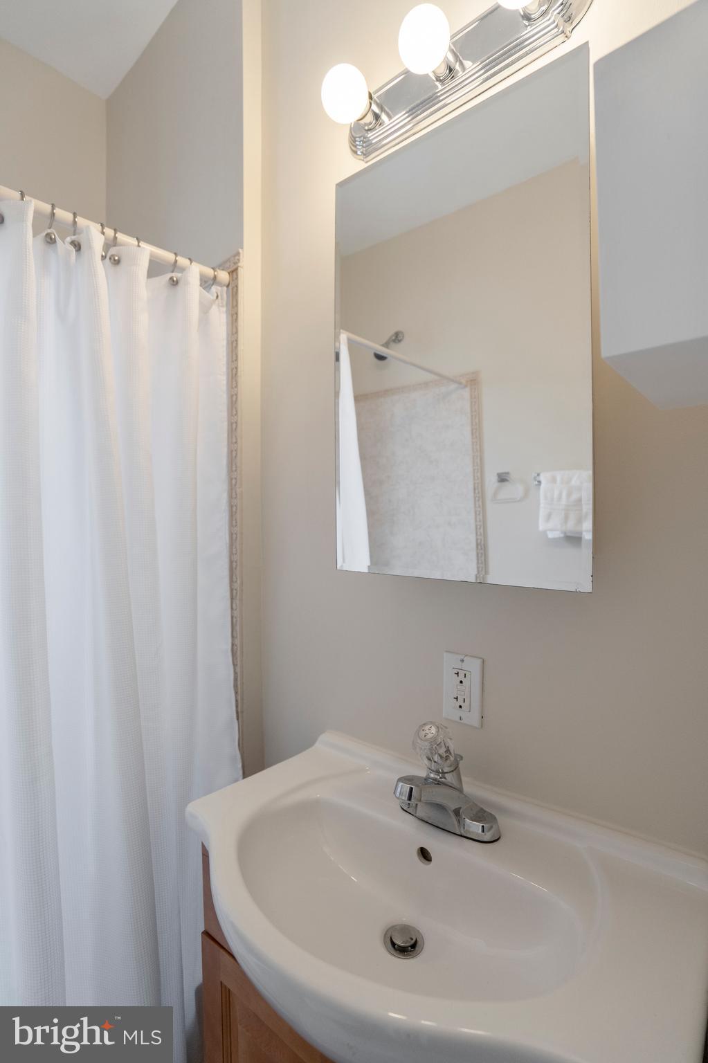 427 R Street Northwest Washington, DC 20001 - Photo 36 of 39