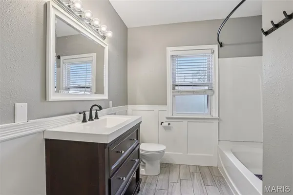 $203,000 | 418 South Cedar Street, Trenton, IL 62293