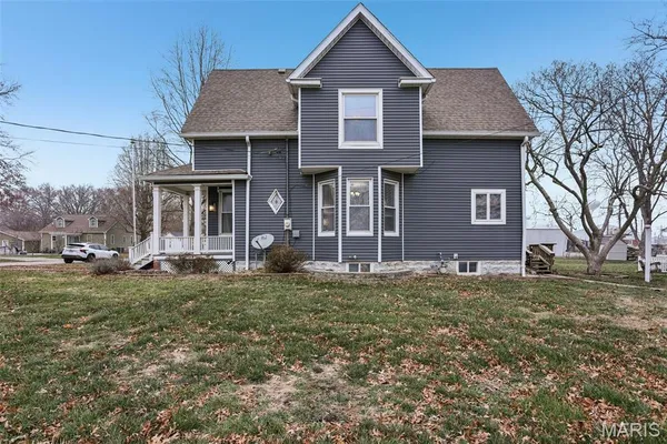 $203,000 | 418 South Cedar Street, Trenton, IL 62293