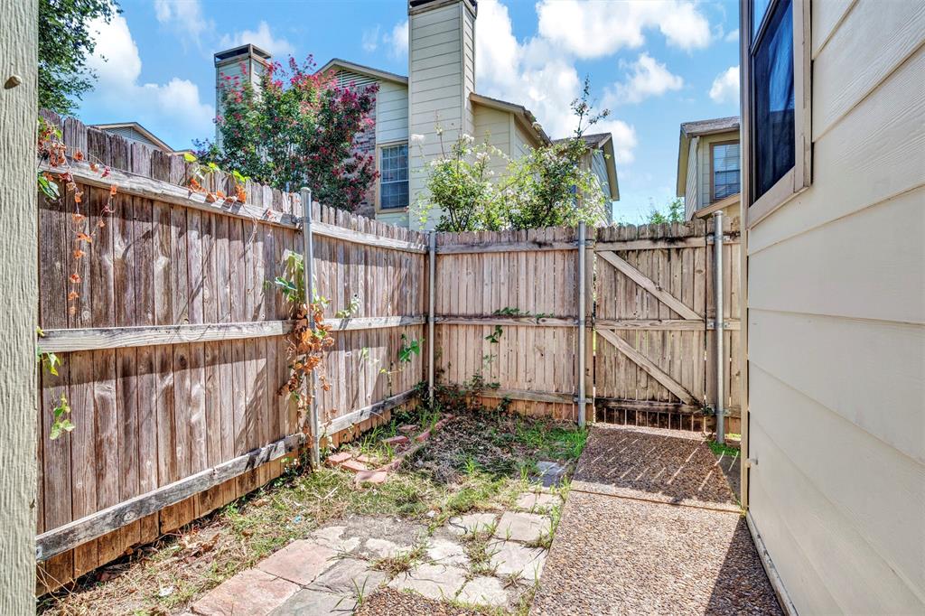 11311 Audelia Road, Unit 271 Dallas, TX 75243 - Photo 16 of 17 Fenced patio area