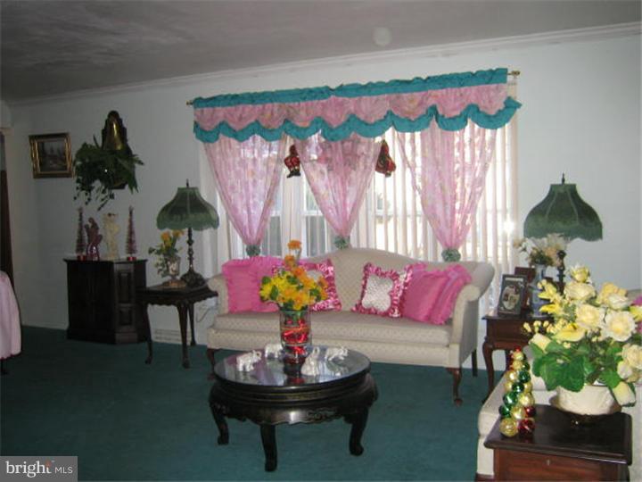 25 Doncaster Road Cherry Hill, NJ 08003 - Photo 11 of 14 Living Room