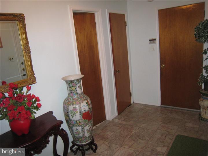 25 Doncaster Road Cherry Hill, NJ 08003 - Photo 5 of 14 Foyer