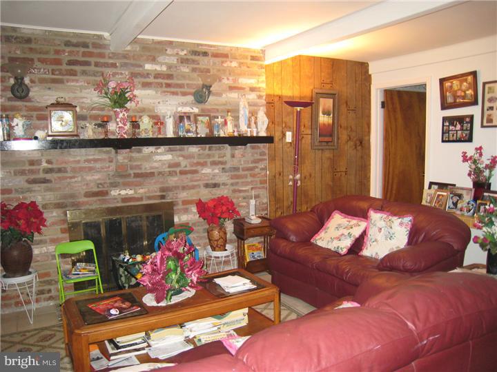 25 Doncaster Road Cherry Hill, NJ 08003 - Photo 7 of 14 Family Room