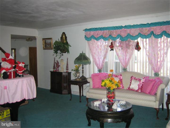 25 Doncaster Road Cherry Hill, NJ 08003 - Photo 10 of 14 Living Room