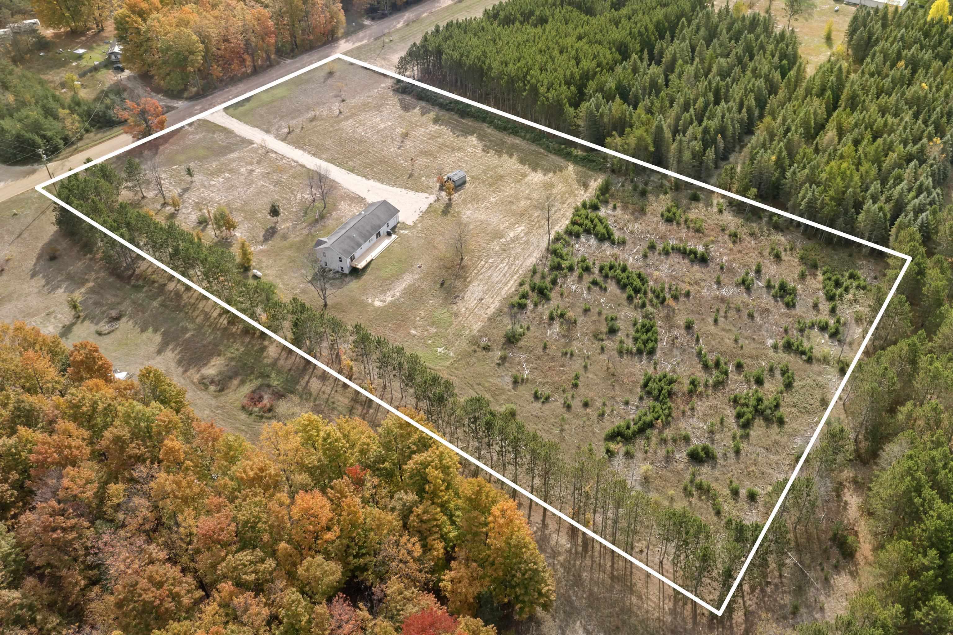 348 South Haze Road Beulah, MI 49617 - Photo 40 of 45 1939625-80d80fb7-33e9-4e11-bd4b-2bceb2c4ddba.JPG