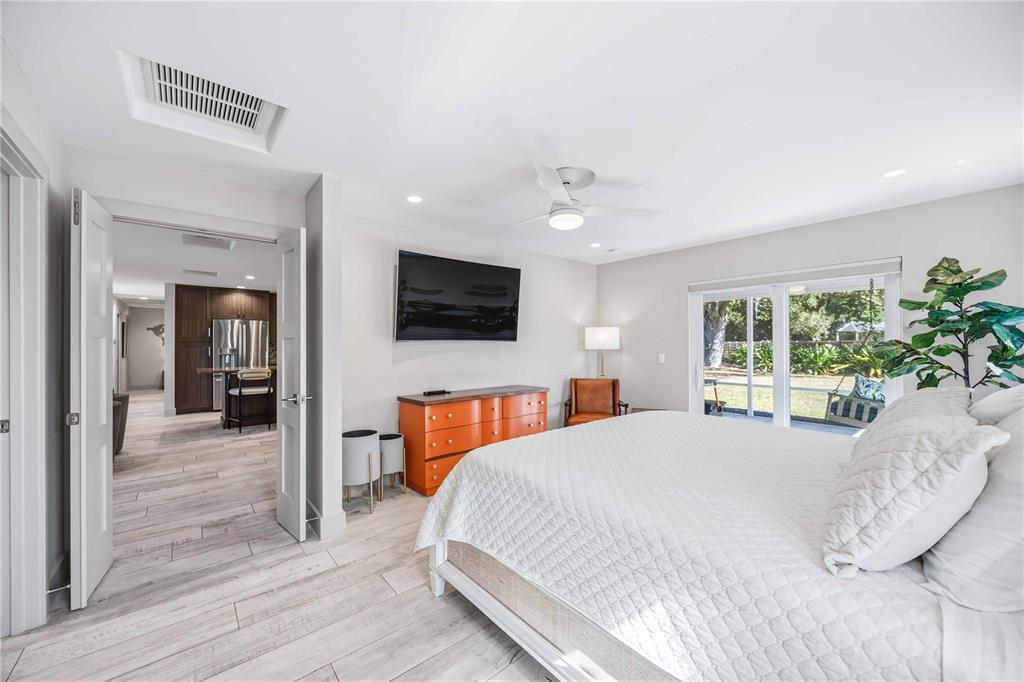 2117 Riviera Drive Sarasota, FL 34232 - Photo 14 of 48