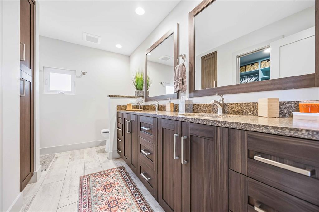 2117 Riviera Drive Sarasota, FL 34232 - Photo 17 of 48