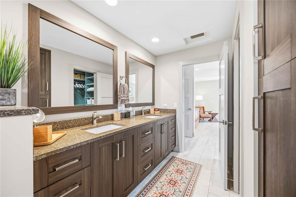 2117 Riviera Drive Sarasota, FL 34232 - Photo 18 of 48