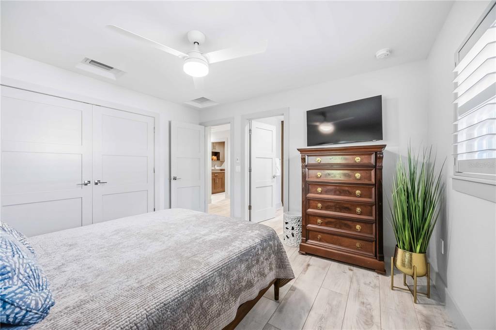 2117 Riviera Drive Sarasota, FL 34232 - Photo 25 of 48