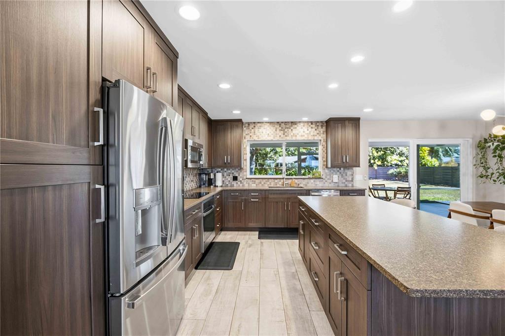 2117 Riviera Drive Sarasota, FL 34232 - Photo 8 of 48