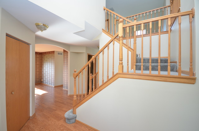 433 Butterfly Road Bolingbrook, IL 60490 - Photo 2 of 23