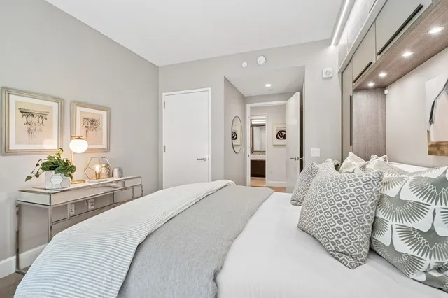 $799,000 | 100 Lovejoy Wharf, Unit 5N, Boston, MA 02114