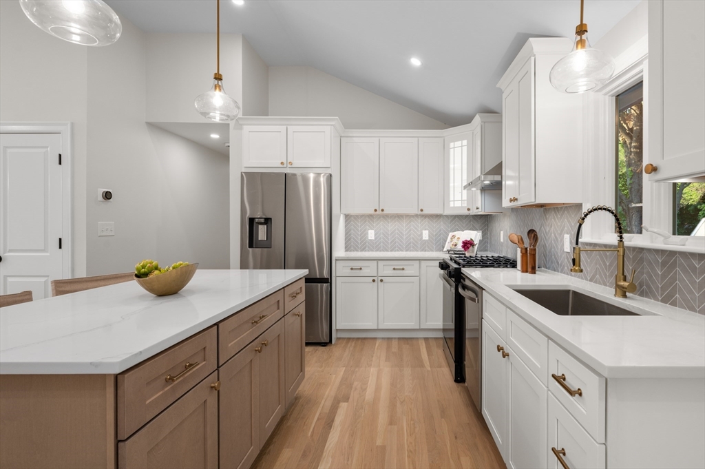 12 Edgewood Road Middleton, MA 01949 - Photo 5 of 42