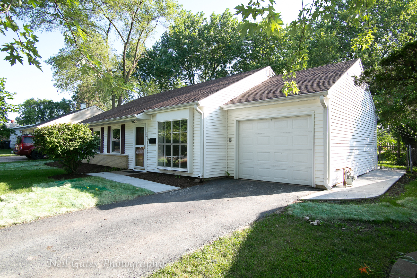517 Country Lane Streamwood, IL 60107 - Photo 2 of 23