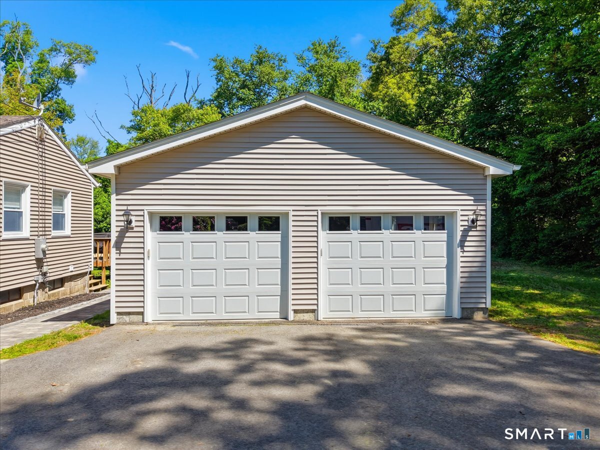 860 Long Cove Road Ledyard, CT 06335 - Photo 4 of 38