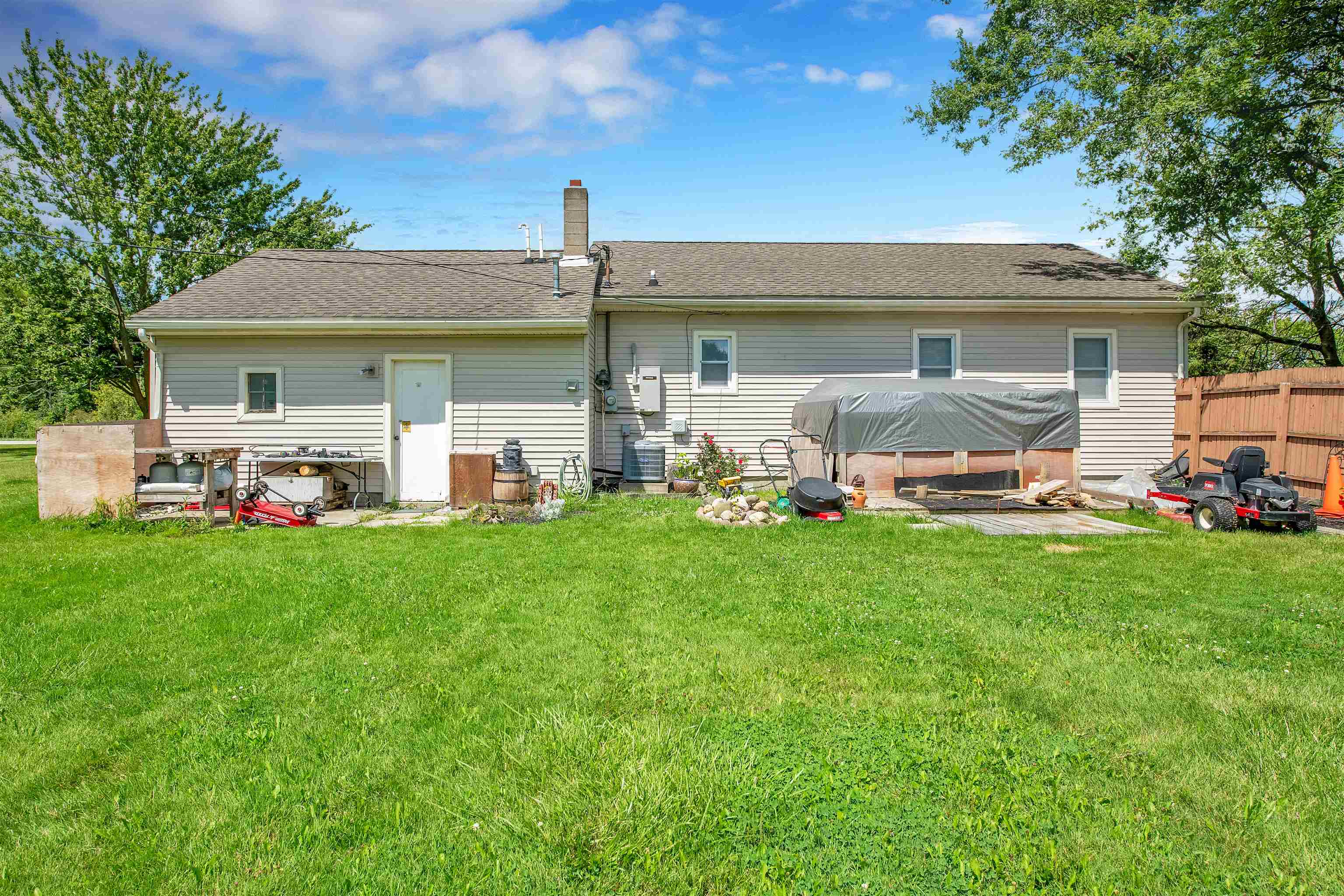 5561 Ravenswood Road Smiths Creek, MI 48074 - Photo 7 of 23 50151757-6940daa0-1aa8-49e5-b0b6-7285e9898141.JPG