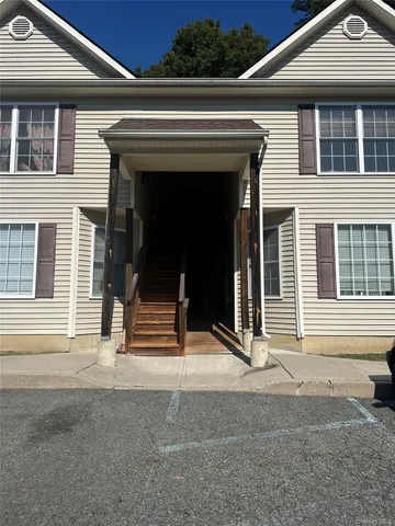 $1,875 | 105 North Montgomery Street, Unit 6, Walden, NY 12586