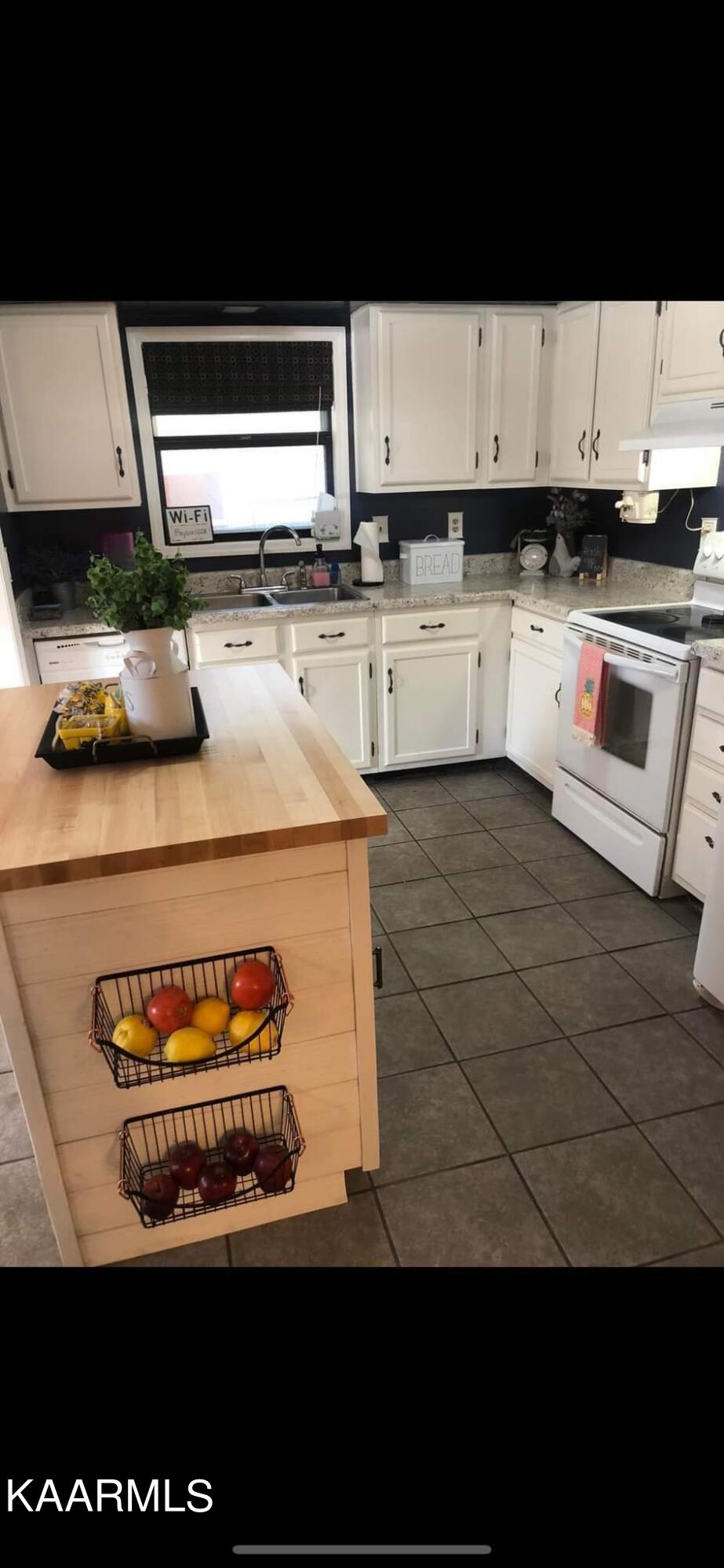 208 Parliament Road Harrogate, TN 37752 - Photo 4 of 12 received_1336364343486138