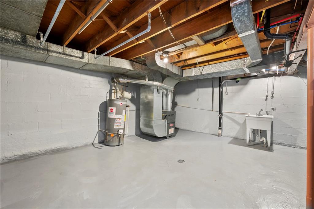 806 Ridge Avenue McKees Rocks, PA 15136 - Photo 28 of 30 a view of a garage room