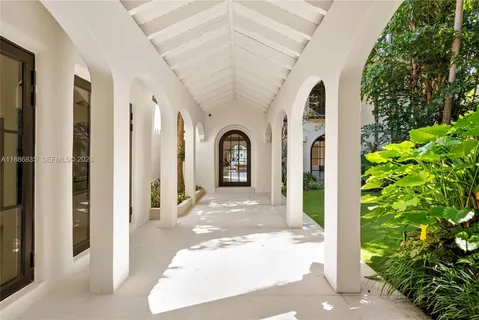 $14,850,000 | 6065 Pine Tree Drive, Miami Beach, FL 33140