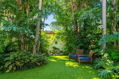 $14,850,000 | 6065 Pine Tree Drive, Miami Beach, FL 33140