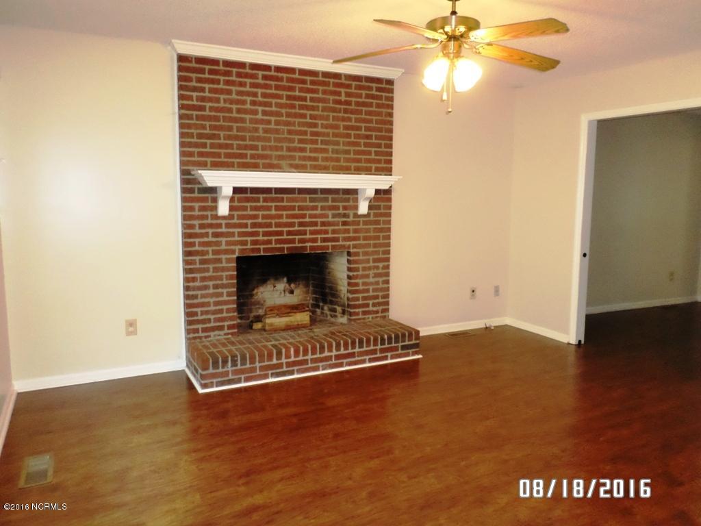 506 Raintree Road Jacksonville, NC 28540 - Photo 4 of 36 SAM_4423