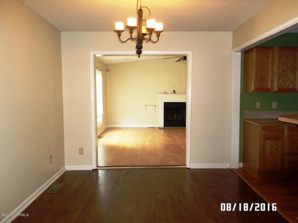 506 Raintree Road Jacksonville, NC 28540 - Photo 7 of 36 SAM_4426