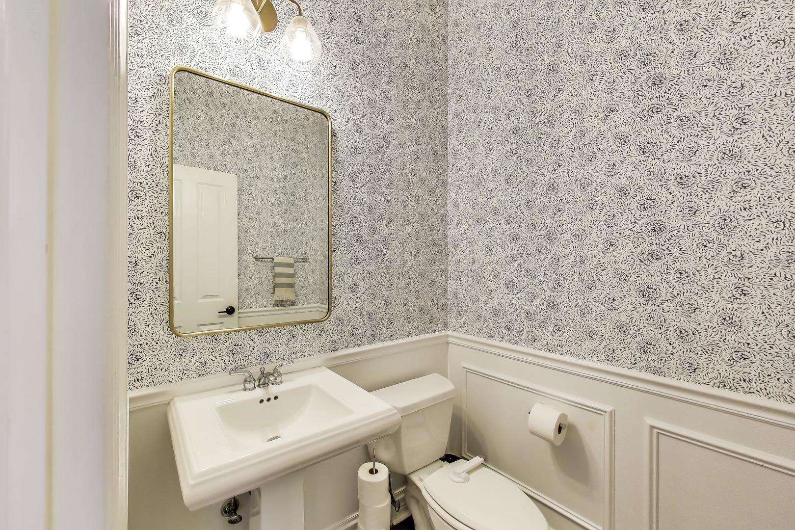 1910 West Addison Street, Unit F Chicago, IL 60613 - Photo 11 of 41