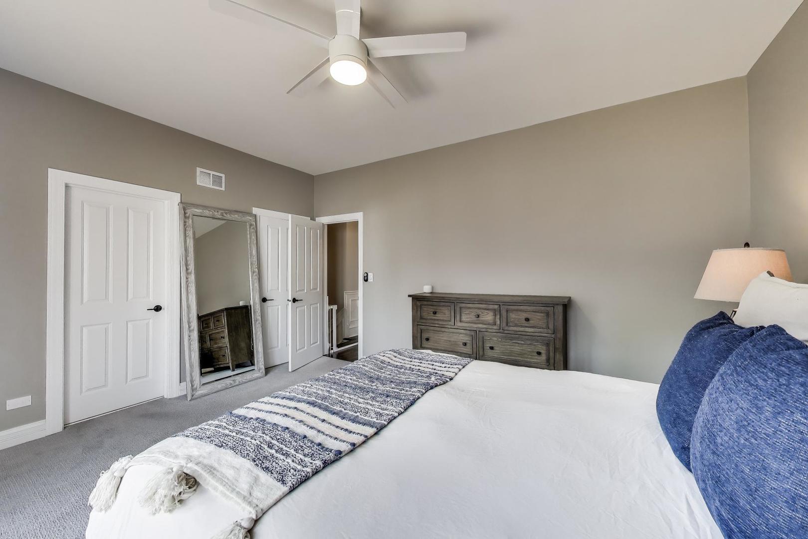 1910 West Addison Street, Unit F Chicago, IL 60613 - Photo 14 of 41