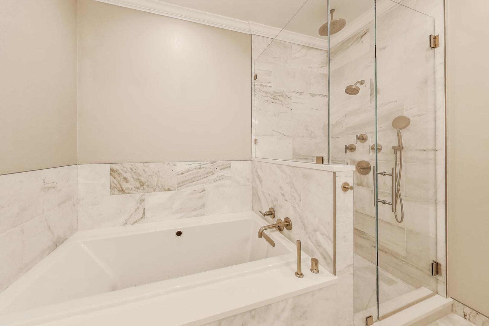 1910 West Addison Street, Unit F Chicago, IL 60613 - Photo 16 of 41