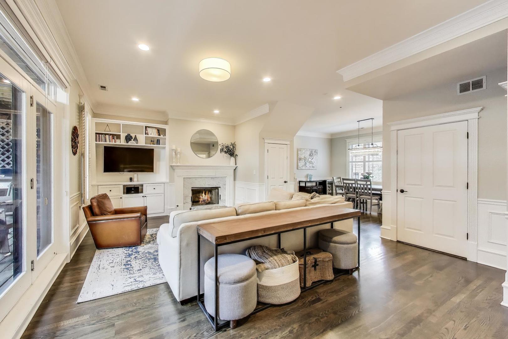 1910 West Addison Street, Unit F Chicago, IL 60613 - Photo 2 of 41