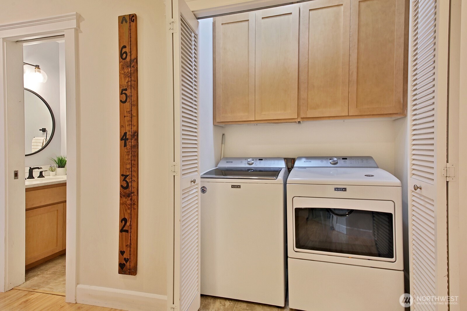 1821 Watkins Road Freeland, WA 98249 - Photo 16 of 28 a utility room with dryer and washer