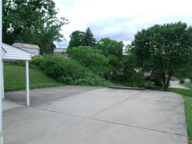 1372 Hamilton Road Castle Shannon, PA 15234 - Photo 13 of 14 Yard/Garden.