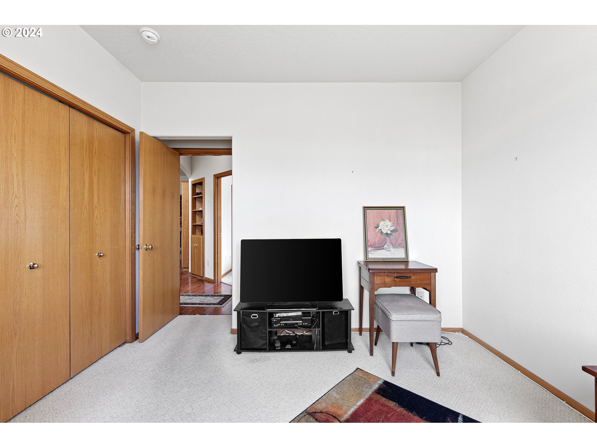 815 R Street Springfield, OR 97477 - Photo 28 of 37 a living room with furniture and a flat screen tv