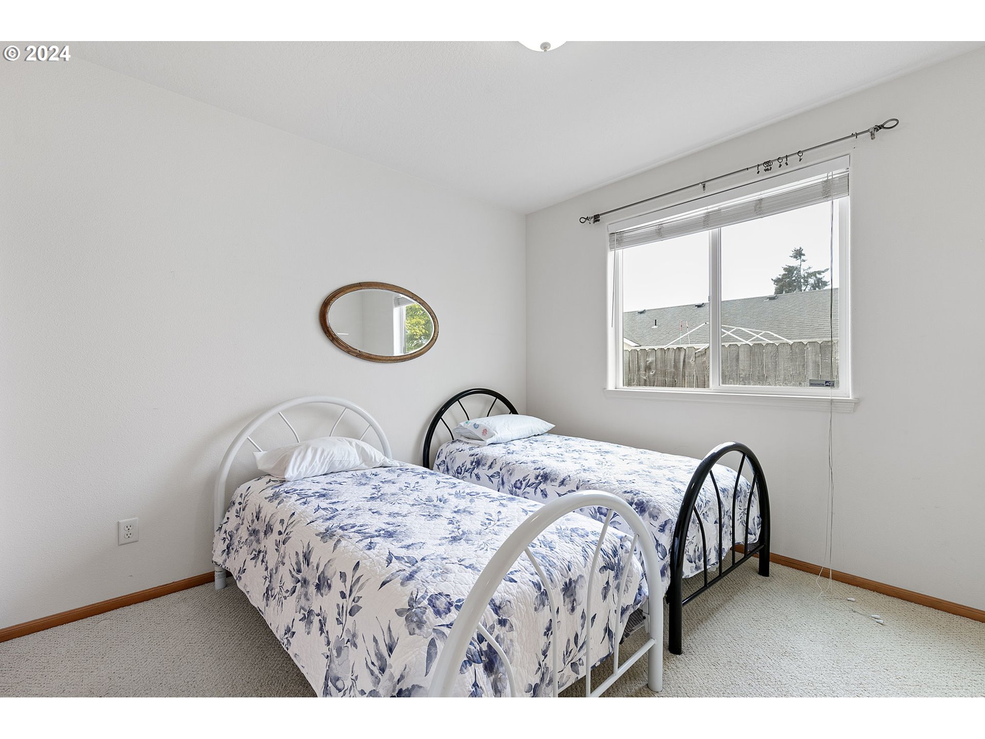815 R Street Springfield, OR 97477 - Photo 29 of 37 a bedroom with bed and a window