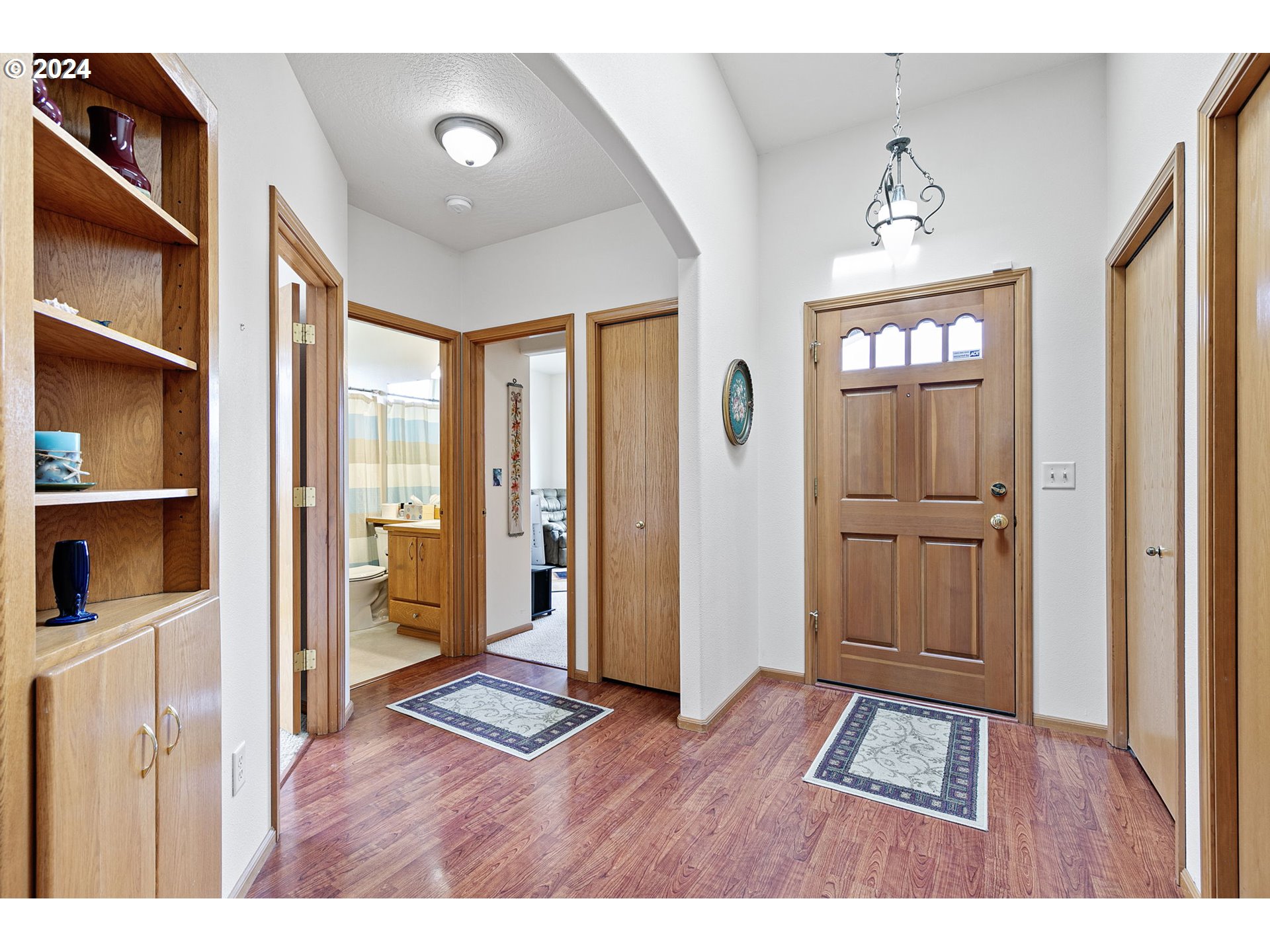 815 R Street Springfield, OR 97477 - Photo 5 of 37 a view of an entryway with wooden floor
