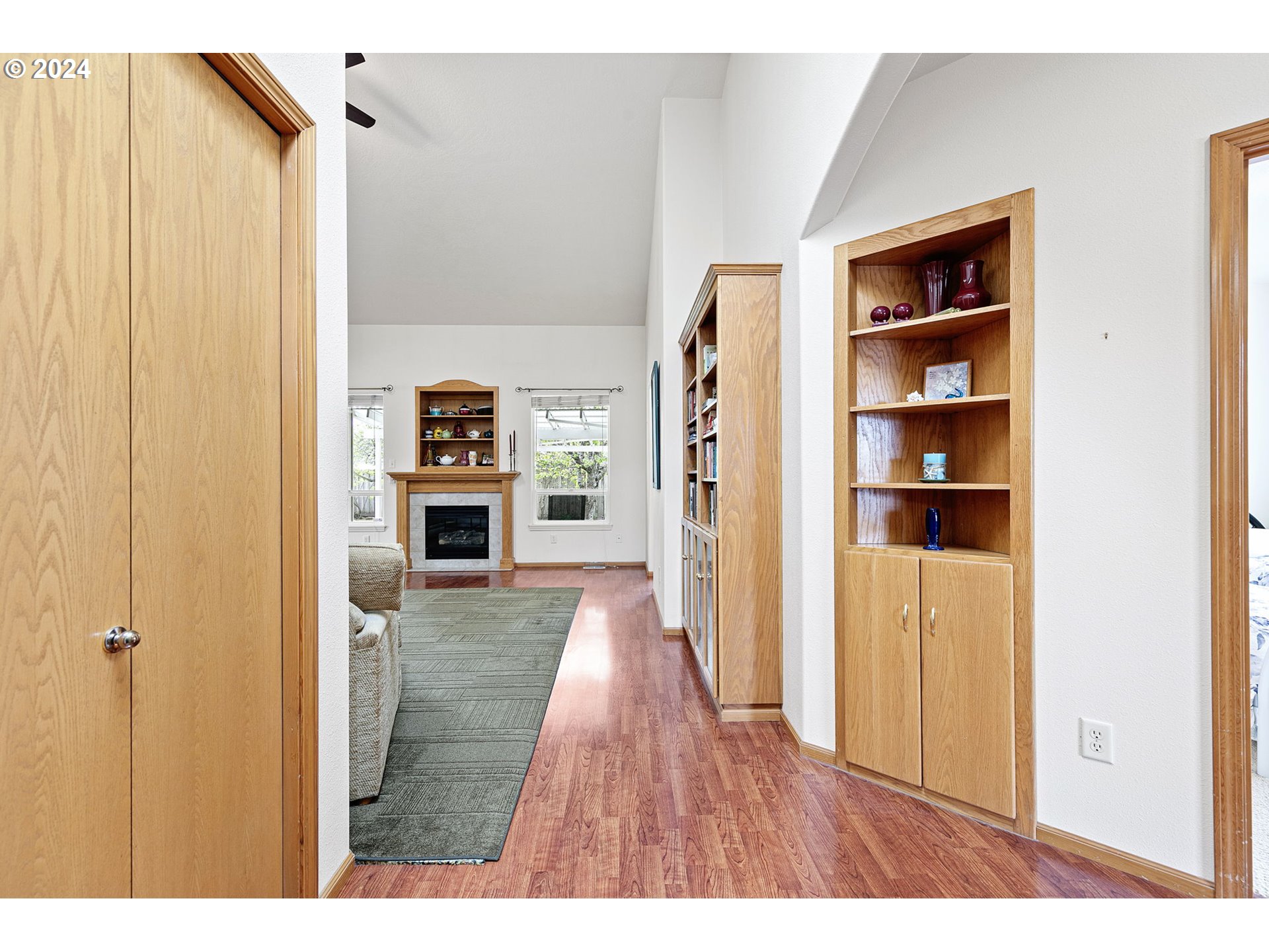 815 R Street Springfield, OR 97477 - Photo 6 of 37 a view of a hallway with wooden floor and closet