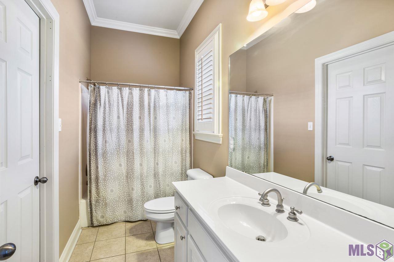 9324 Homestead Drive Baton Rouge, LA 70817 - Photo 21 of 25 Second Full Bath