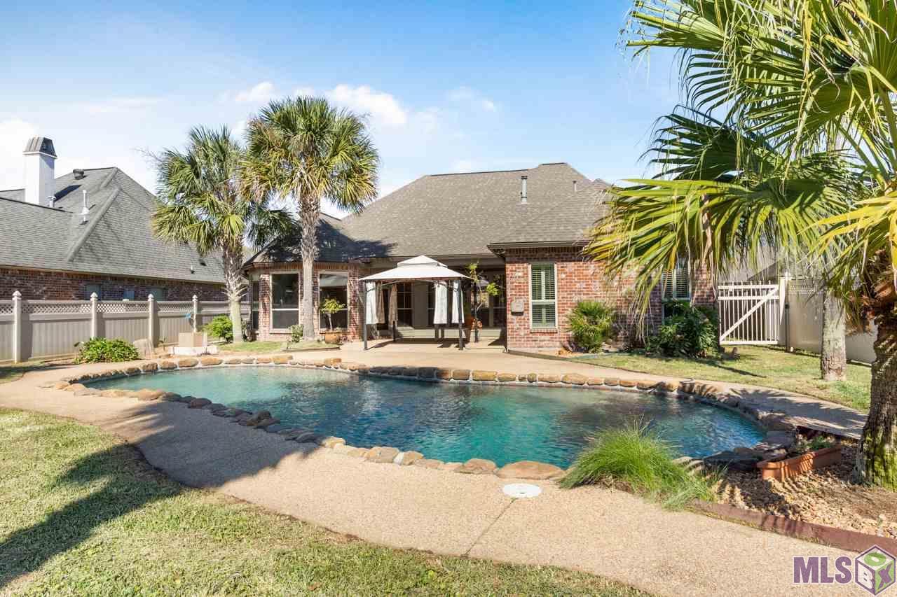 9324 Homestead Drive Baton Rouge, LA 70817 - Photo 4 of 25 Heated Gunite Pool