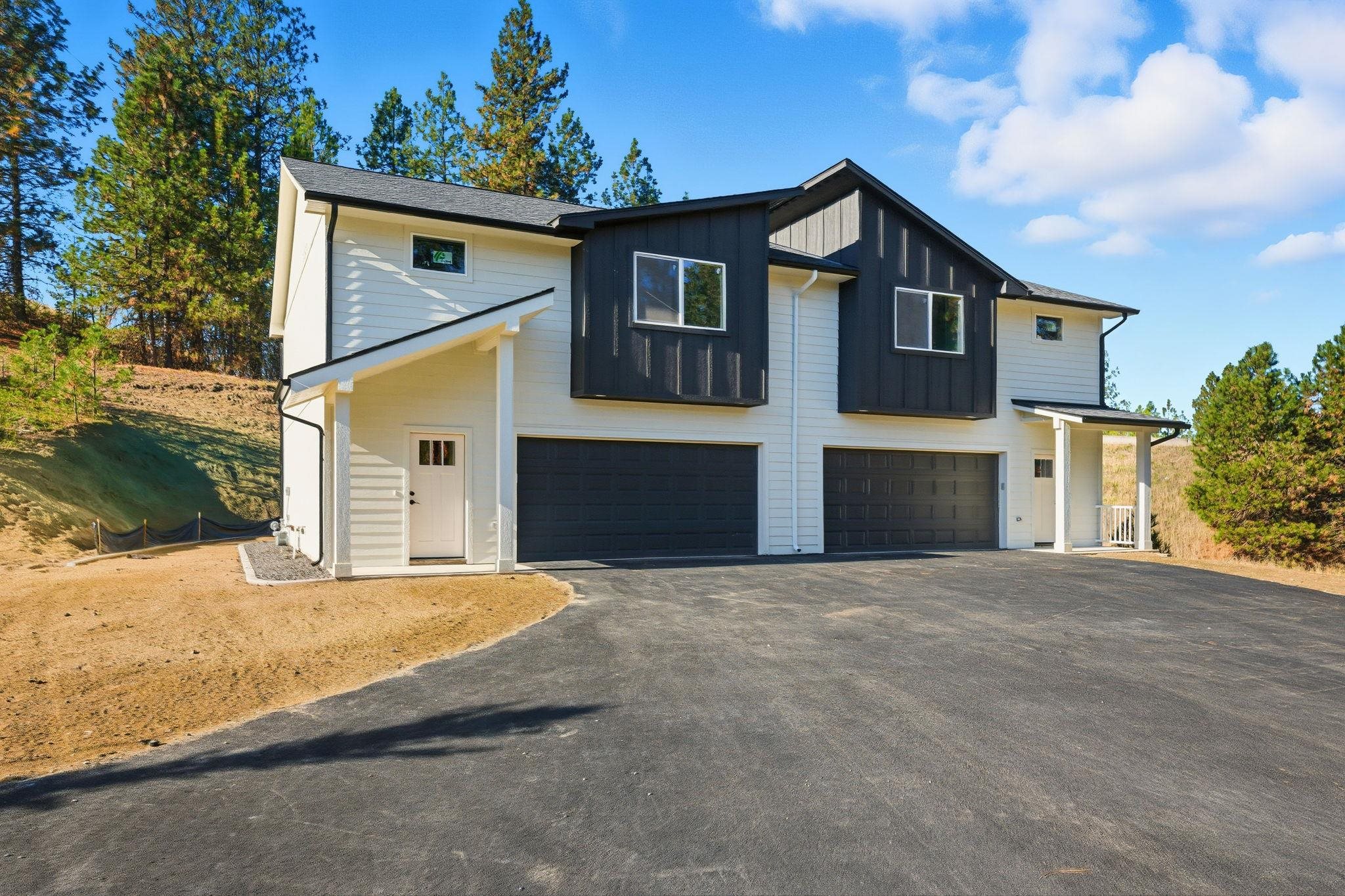 202 East Elcliff Road, Unit A/B Spokane, WA 99218 - Photo 3 of 32