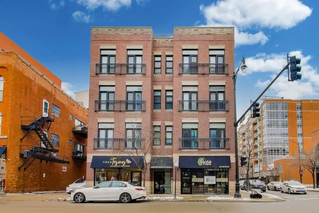 $715,000 | 1169 West Madison Street, Unit 4W, Chicago, IL 60607