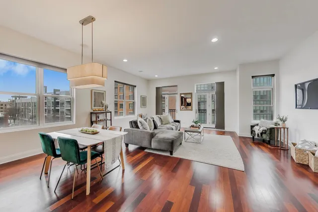 $715,000 | 1169 West Madison Street, Unit 4W, Chicago, IL 60607