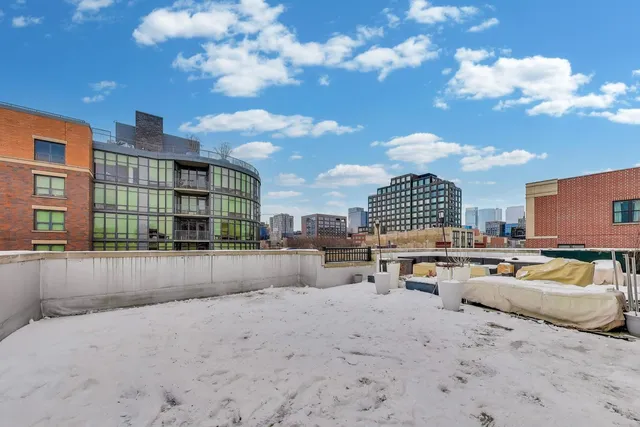 $715,000 | 1169 West Madison Street, Unit 4W, Chicago, IL 60607