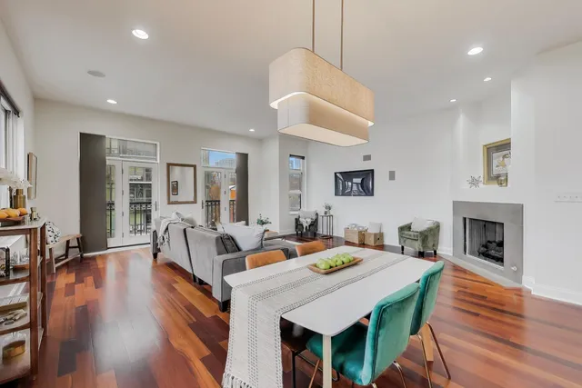 $715,000 | 1169 West Madison Street, Unit 4W, Chicago, IL 60607