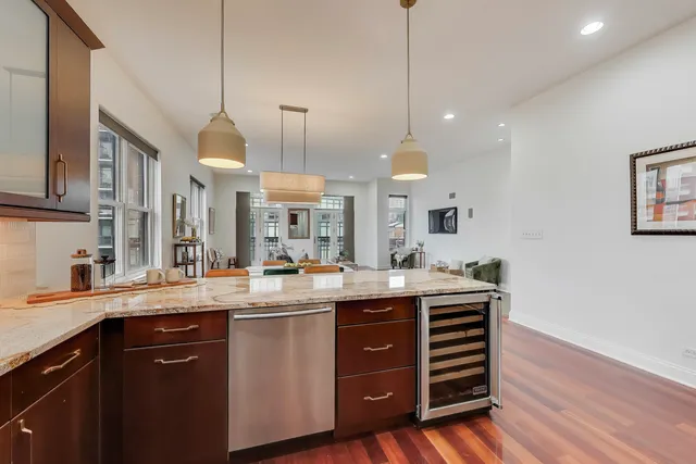 $715,000 | 1169 West Madison Street, Unit 4W, Chicago, IL 60607