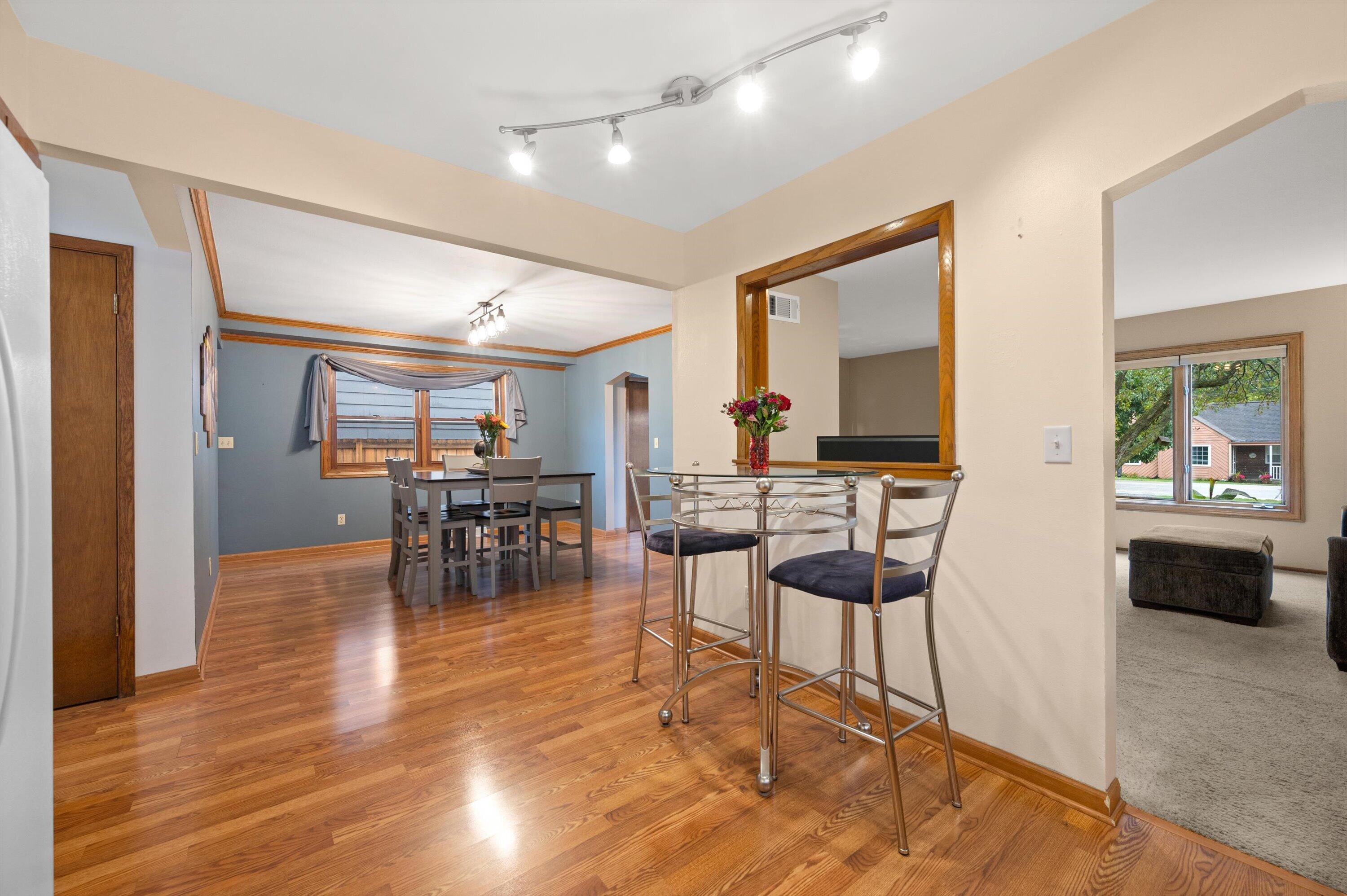 9322 West Cold Spring Road Greenfield, WI 53228 - Photo 7 of 43 Eat-In Kitchen