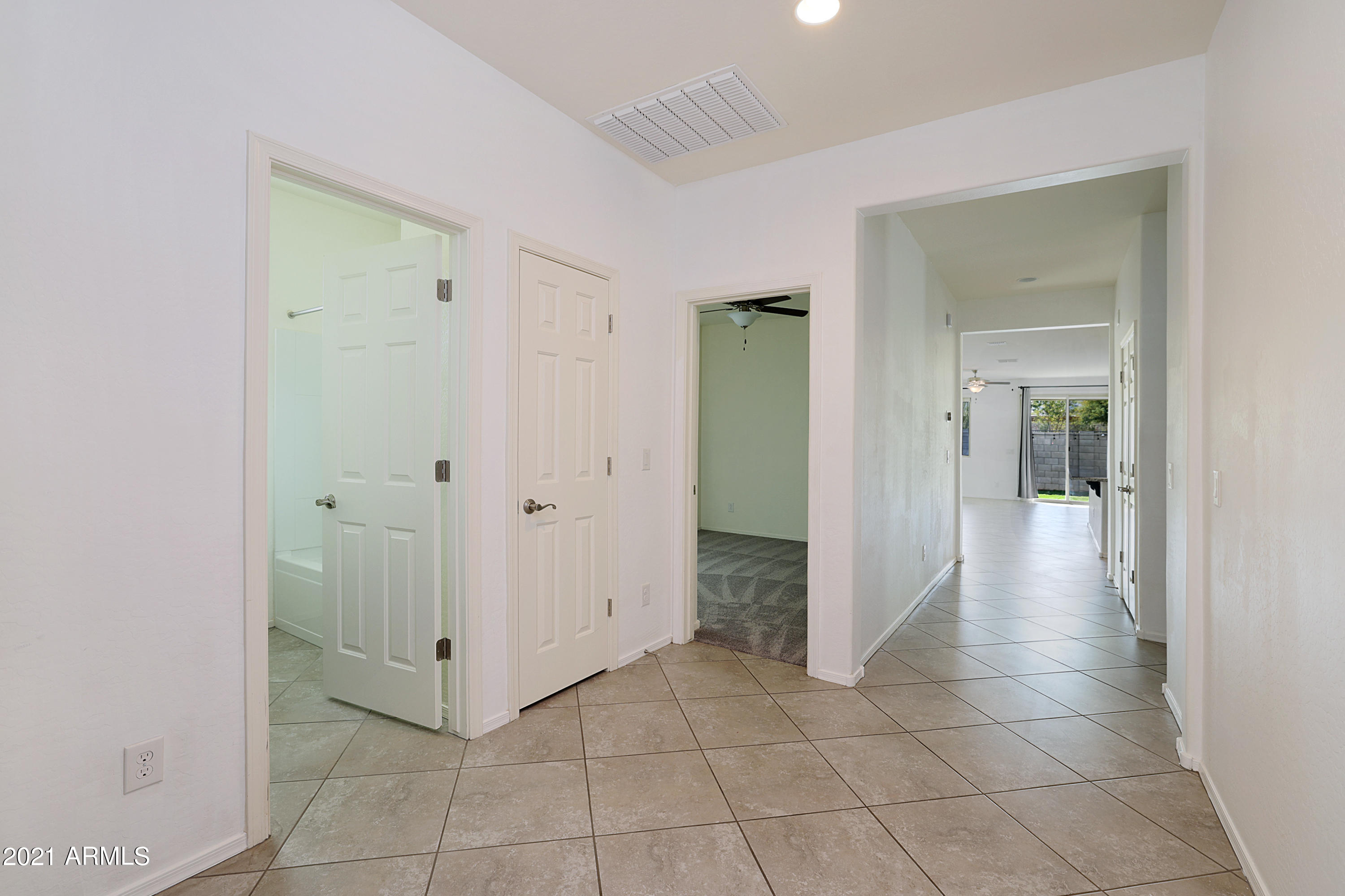 2527 East Beverly Road Phoenix, AZ 85042 - Photo 27 of 35 0H0A1001