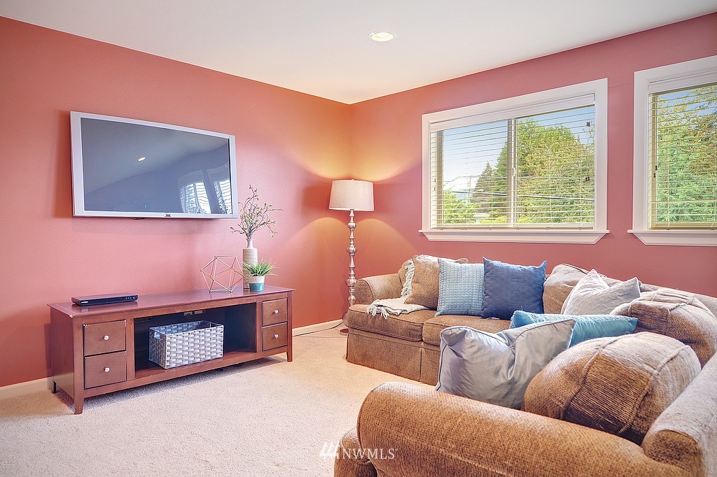 6798 Southeast 2nd Street Renton, WA 98059 - Photo 12 of 23